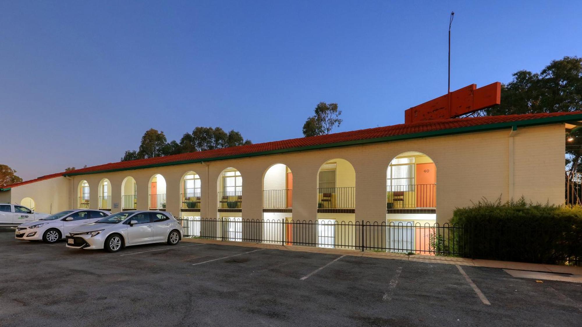 Bishops Lodge Narrandera Exterior foto