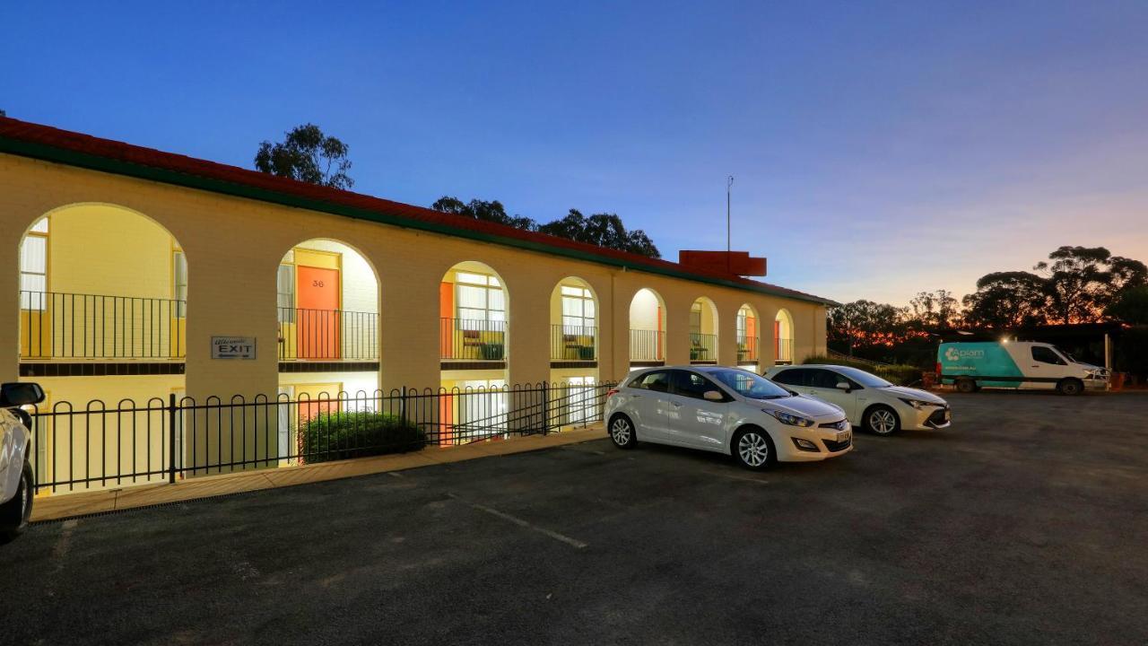 Bishops Lodge Narrandera Exterior foto