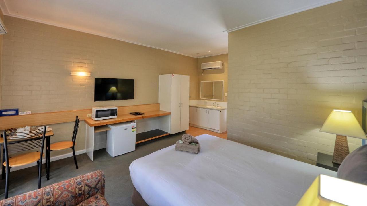 Bishops Lodge Narrandera Exterior foto