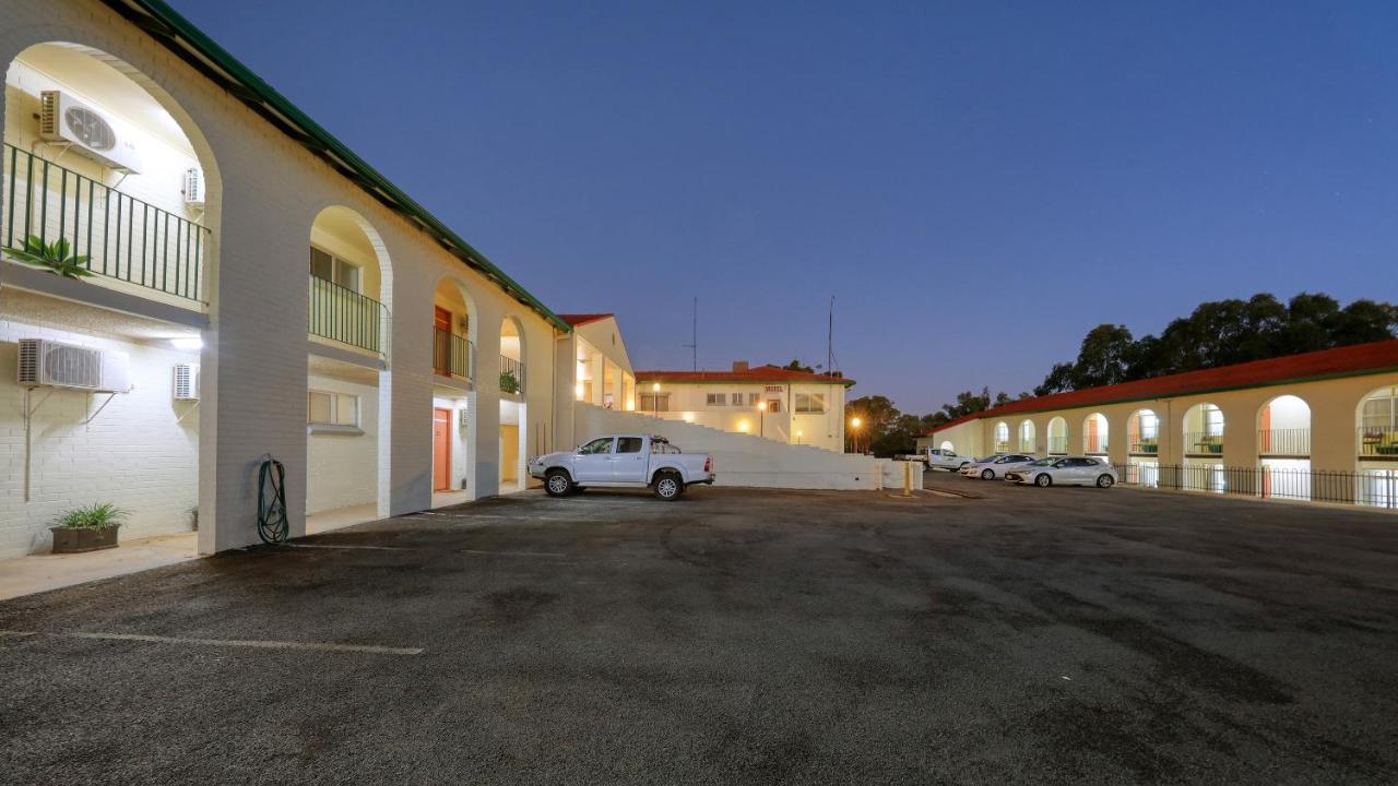 Bishops Lodge Narrandera Exterior foto