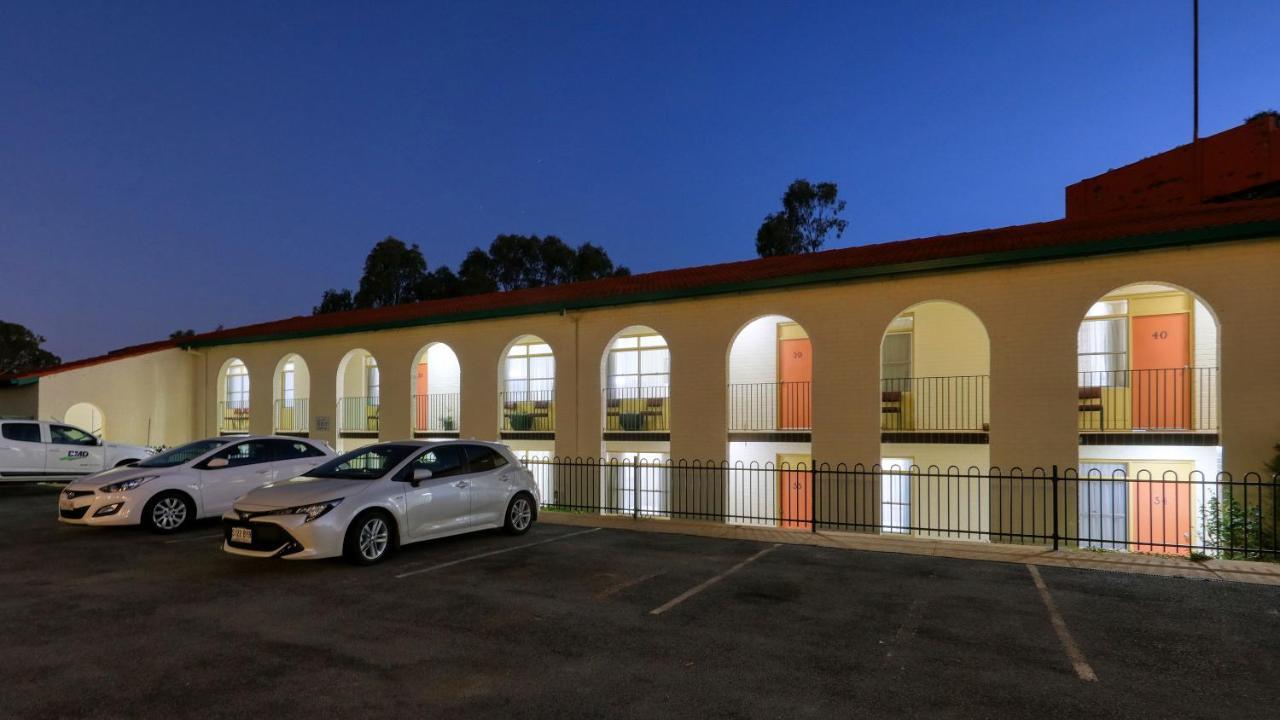 Bishops Lodge Narrandera Exterior foto